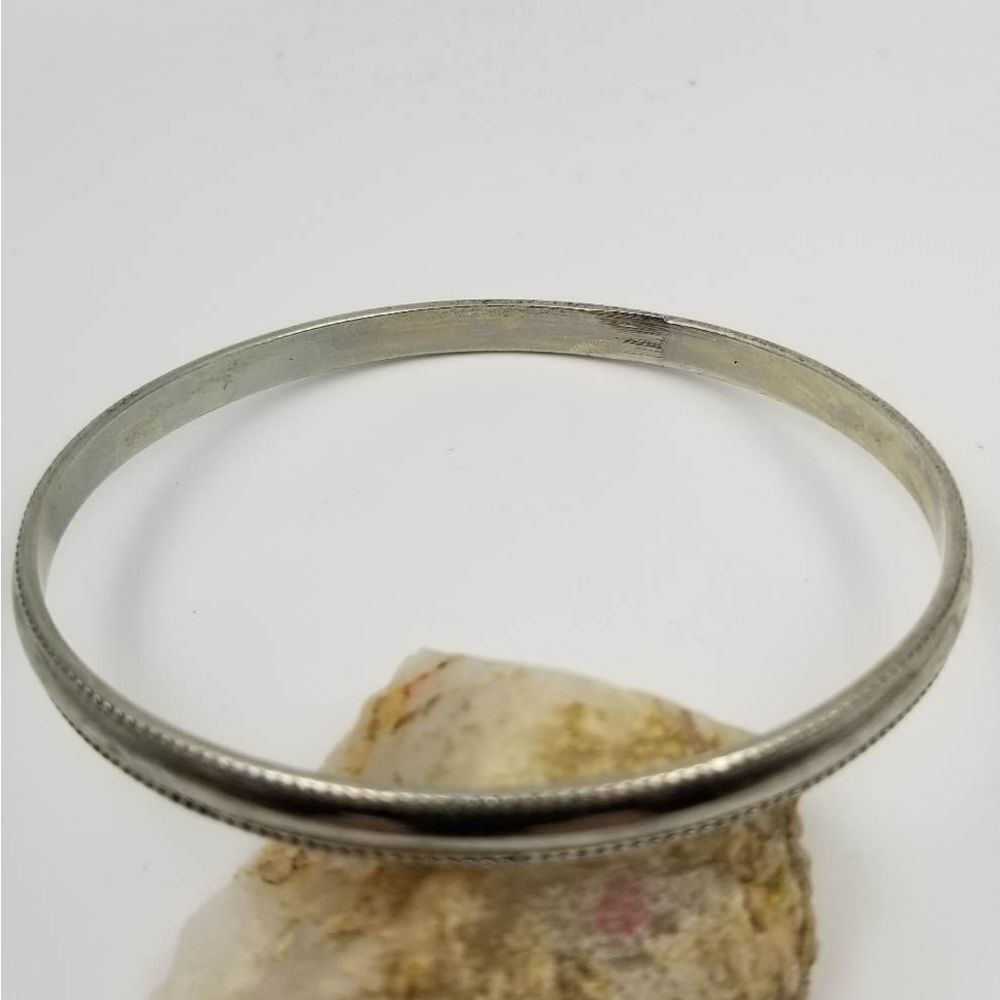 Silver bangle metal unknown‎